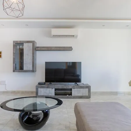 Lägenhet Stunning 1br With Spacious Private Terrace By 360 Estates Marsaskala