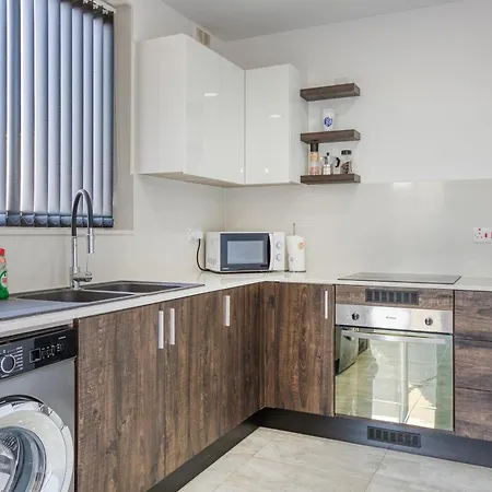 Stunning 1br With Spacious Private Terrace By 360 Estates *