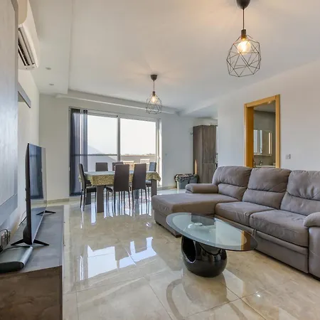 Stunning 1br With Spacious Private Terrace By 360 Estates *